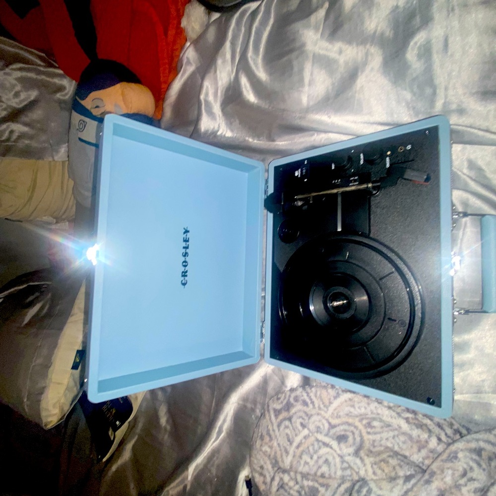 Baby Blue Crosley Bluetooth record player w/o cable